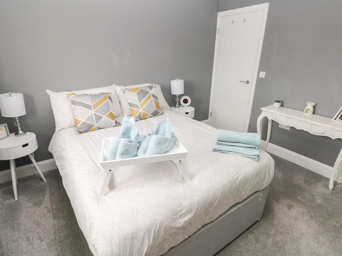 9 Pilgrims Way Villa Roch Ngoại thất bức ảnh